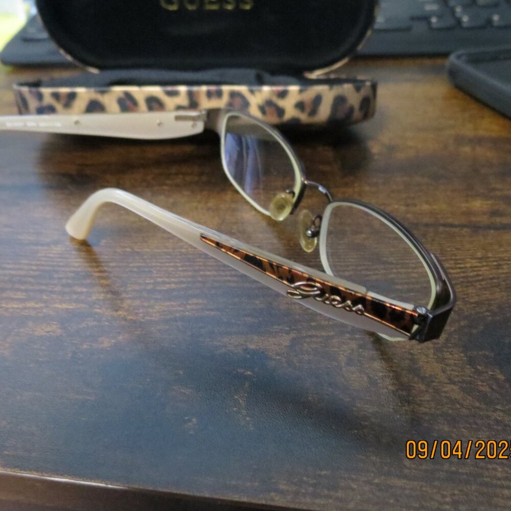 Guess 2327 Cheetah Print Frames With Matching Cas… - image 8